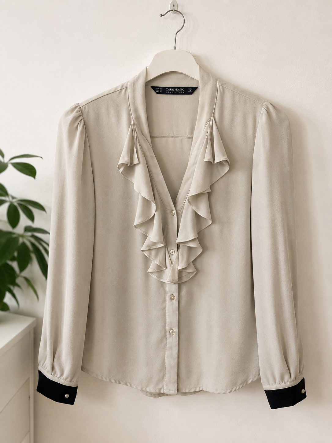 Camicia Zara Basic beige con volant – Taglia S