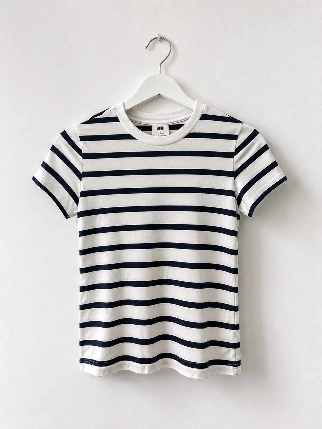 T-shirt a righe bianche e blu navy – Taglia S